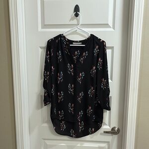 ✨Daniel Rainn Floral Blouse✨